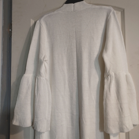 NWOT Sweater Winter White Size M - Picture 8 of 13